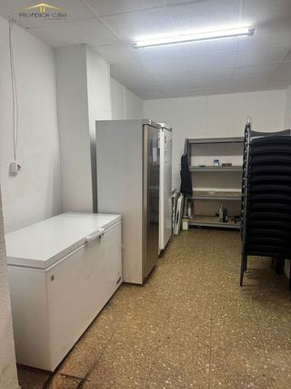 Local comercial en alquiler en Carranque - Haza Cuevas en Málaga