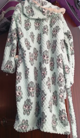 Bata de mujer con estampado de animales