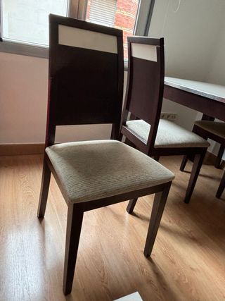 Mesa comedor extensible y 4 sillas