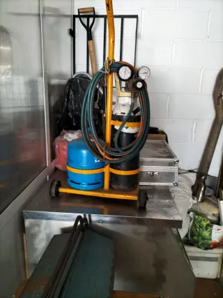 Soplete con bombonas y mangueras