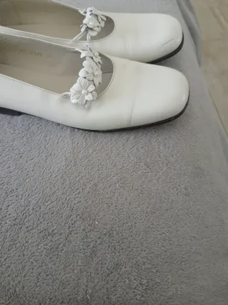 Zapatos de comunión crudo. Utilizados el día