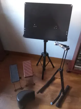 Accesorios Guitarra: Soporte y Pedales