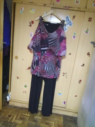 Vestido tipo peto con camisola Talla 52
