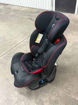 Silla de coche para bebé negra y roja