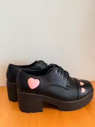 Zapatos Oxford Koi Footwear Corazón Negro Rosa