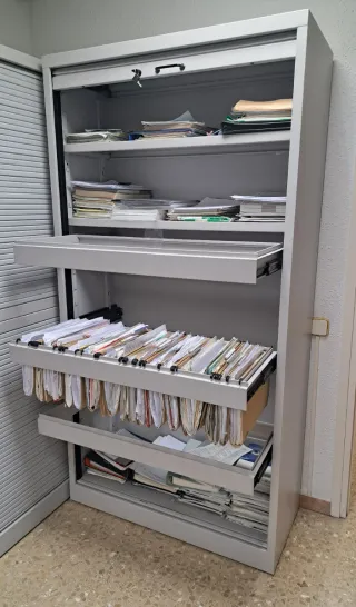 Mueble archivador metálico gris