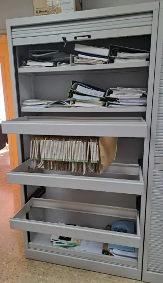 Mueble archivador metálico gris