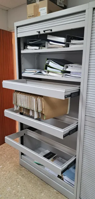 Mueble archivador metálico gris