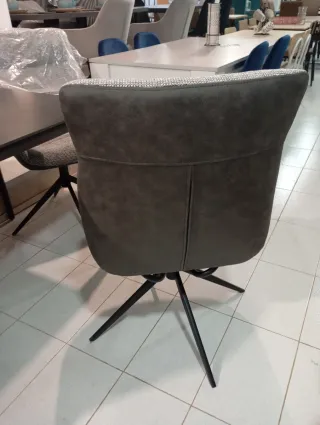 Silla giratoria tapizada gris