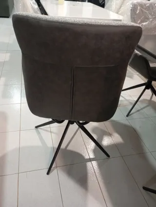 Silla giratoria tapizada gris
