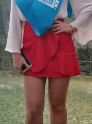 Falda volante roja