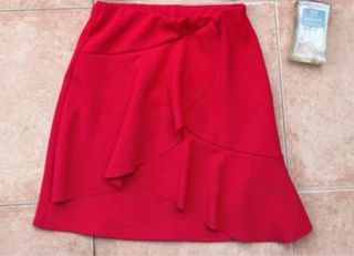 Falda volante roja