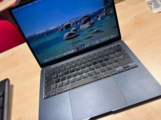 MacBook Air M3 13” - BATERÍA 100%. 256SSD. RAM 8GB