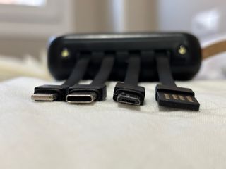 Batería Portátil Multicables Negra