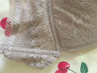 Bralette in pizzo nude, taglia 3B/3C