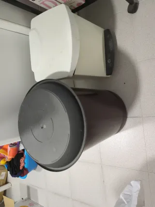 Cubo basura con tapa