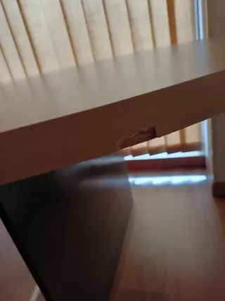 Mesa de oficina con bordes redondeados