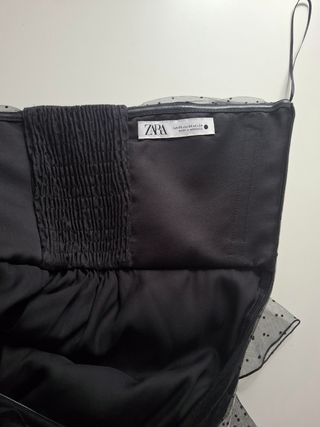 Vestido corto Zara negro volantes tul