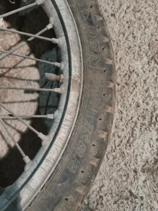 Llanta de moto antigua Akron