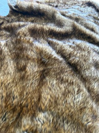 Manta de pelo suave marrón y beige