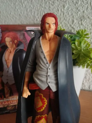 Figura One Piece Shanks Red.