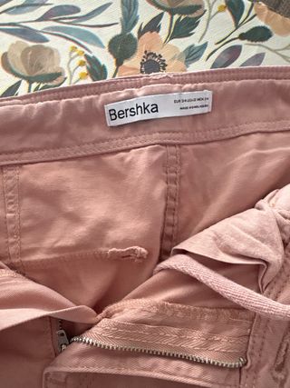 Pantalón cargo Bershka rosa