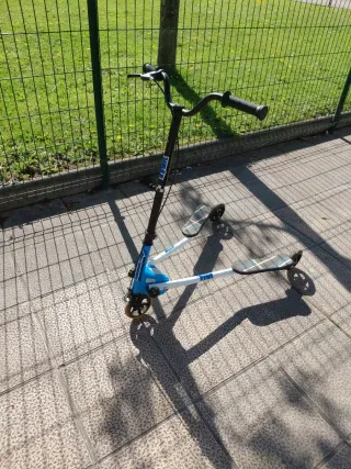 Patinete de 3 ruedas azul