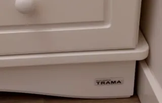 Armario blanco de madera