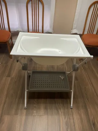Bañera para bebé con soporte incluido cambiador