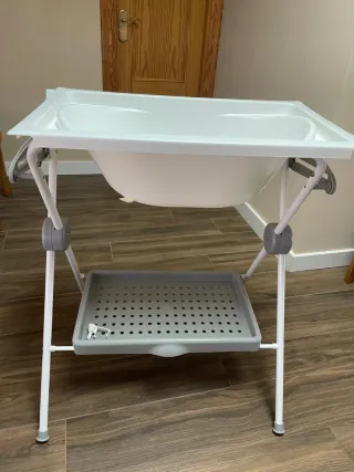 Bañera para bebé con soporte incluido cambiador