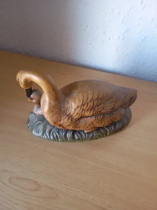 Figura de patos pintada a mano