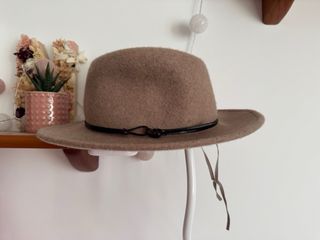Sombrero marrón de fieltro mujer
