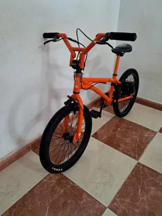 GT bikes Bmx 20" naranja muy ligera y poco uso