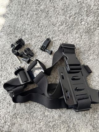 Akaso EK7000 Pro con correa de pecho