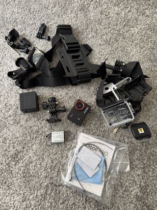 Akaso EK7000 Pro con correa de pecho