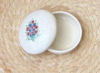 Varias Cajitas de porcelana