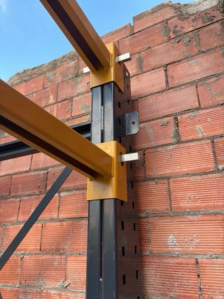 Estantería metálica negra y amarilla 380x270x80