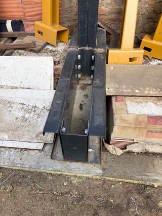 Estantería metálica negra y amarilla 380x270x80