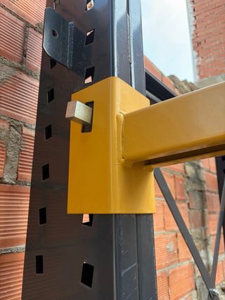 Estantería metálica negra y amarilla 380x270x80