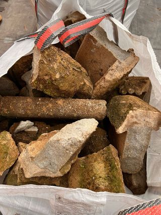 Se paga 100€ Escombros de cemento