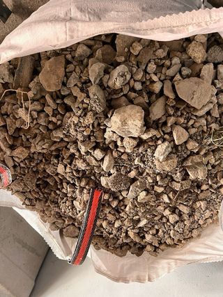 Se paga 100€ Escombros de cemento