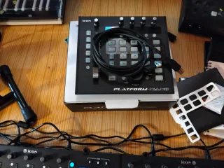 Icon Platform Nano Controladora MIDI/Audio