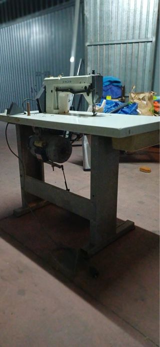 Máquina de Coser Industrial SINGER 591
