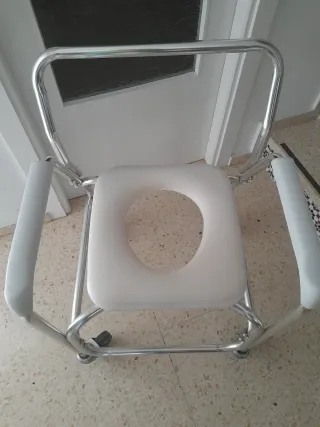 Silla adaptada para baño