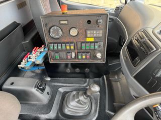 Barredora Schmitz, sobre camión Mercedes