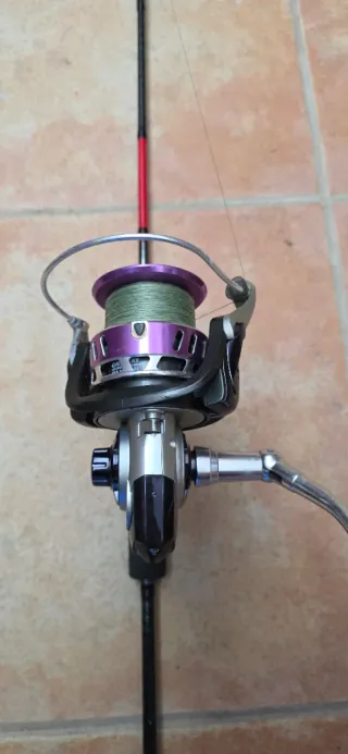 Caña de pescar con carrete