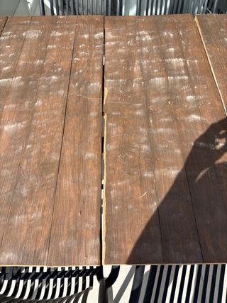 Mesa de madera y hierro