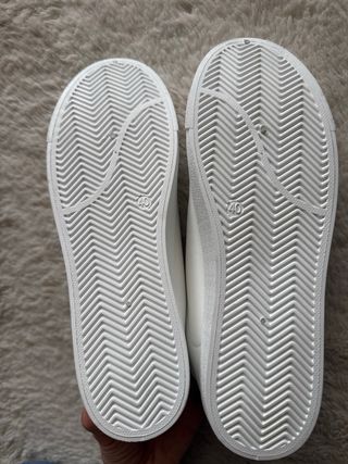 Scarpe uomo bianche con dettagli blu