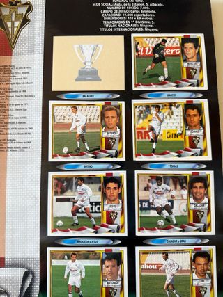 Álbum Liga 95-96 con cromos pegados