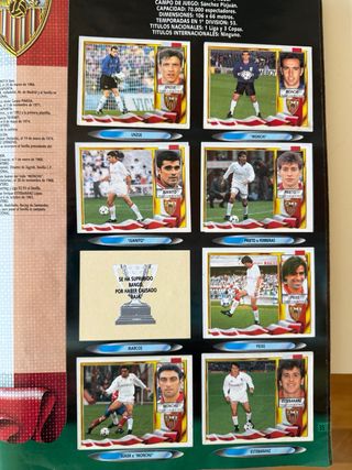 Álbum Liga 95-96 con cromos pegados